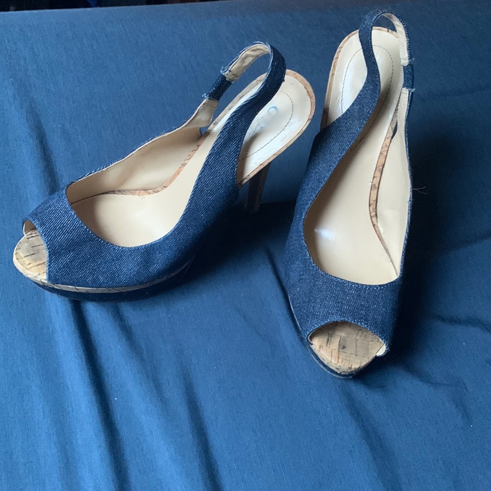 GUESS Size 6 1/2